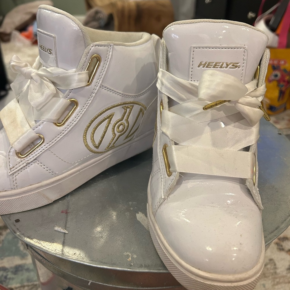 Cute HEELYS!